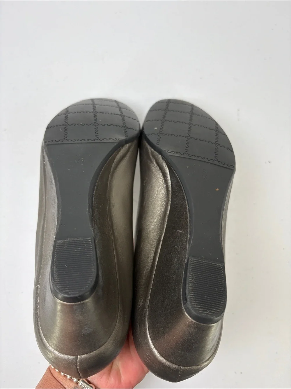 🥯 Vaneli leather Metallic 2” Wedge Pumps